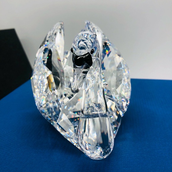 Swarovski graceful swan  brand new in box w/COA - Picture 4 of 5